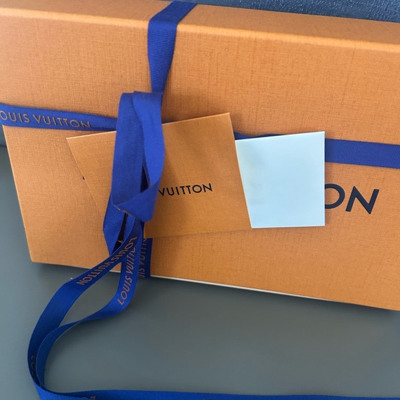 Louis Vuitton Mini Lin International Wallet – Grenat Monogram Canvas - Picture 15 of 15